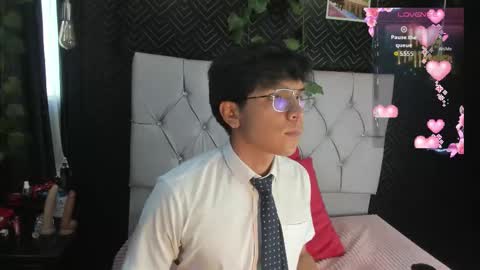 Snapshot of thiago_kozak chatting on October 15, 1:23 pm thiago online show from October 15, 1:23 pm