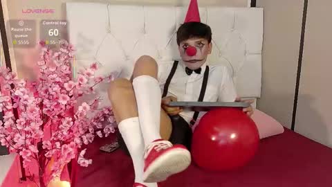 Snapshot of thiago_kozak chatting on October 21, 1:38 pm thiago online show from October 21, 1:38 pm