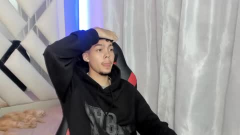 Thiago online show from April 14, 9:29 pm