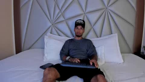 ThiagoFerreti online show from November 3, 9:16 pm