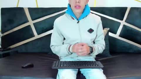 Thiago   online show from March 8, 2:15 am