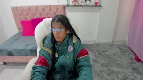 thianahorny online show from January 9, 12:00 pm