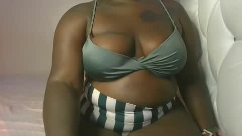 thick_godess online show from October 13, 10:28 am