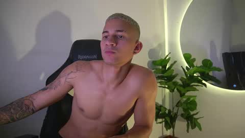 thin_tommy11 online show from March 10, 10:02 pm