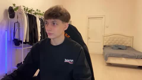 Thomas Hill online show from December 1, 9:02 pm