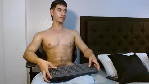 Snapshot of thomasturner_ chatting on December 4, 8:56 pm Thomas Turner online show from December 4, 8:56 pm