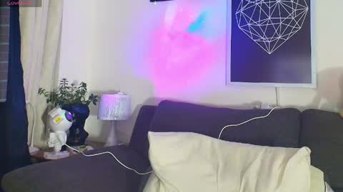 thomylov online show from April 11, 1:54 am