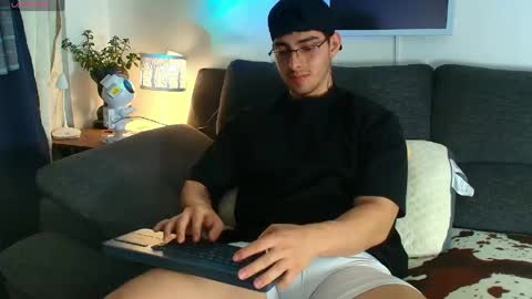thomylov online show from May 29, 3:48 am
