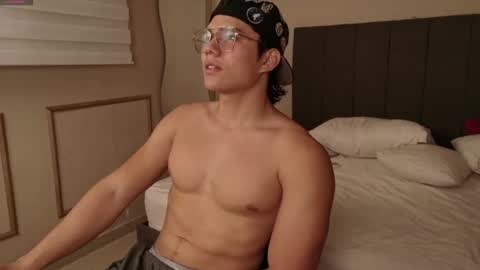 Thony online show from April 7, 7:38 pm