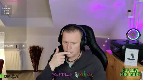 Snapshot of thunderbird02 chatting on February 15, 12:26 am Follow me Sgame por favor online show from February 15, 12:26 am