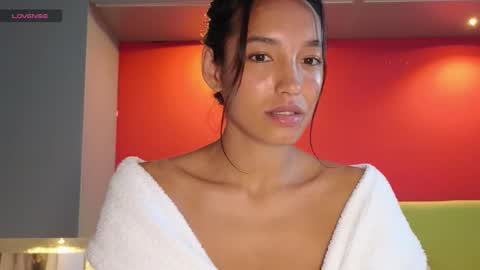 tia_j online show from September 18, 5:55 am