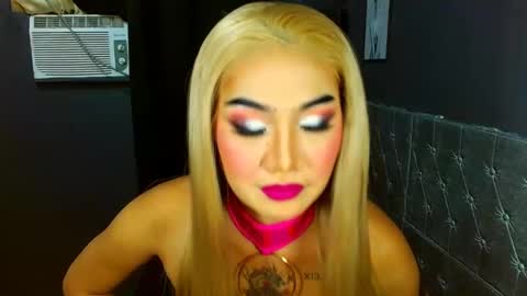 tiarrafoxs online show from March 4, 8:57 am