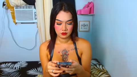 tiarrafoxs online show from December 1, 11:07 pm