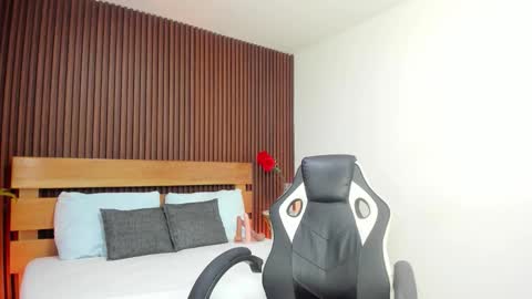 T I F F A N N Y online show from March 4, 7:33 pm