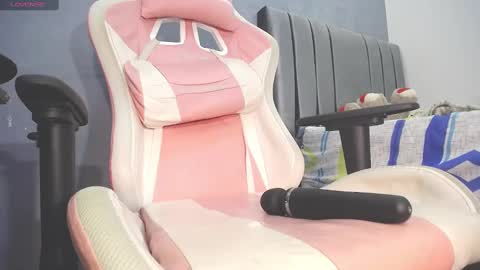 Snapshot of tiffany_teressa chatting on February 17, 6:09 am tiffany theressa online show from February 17, 6:09 am