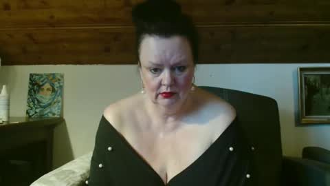 TiffanyMature online show from February 22, 8:18 am