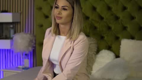 Ilaria online show from September 16, 6:05 am