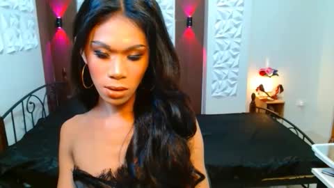 Snapshot of tiffanythebigcock chatting on October 13, 3:25 pm tiffanythebigcock online show from October 13, 3:25 pm