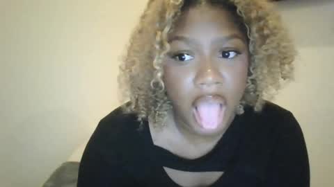 Snapshot of tiffanyward96 chatting on September 18, 5:55 am Tiffany online show from September 18, 5:55 am