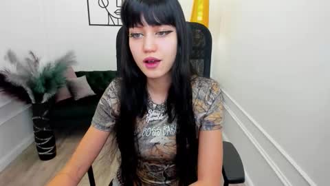 tiffanyyoun online show from January 18, 4:10 am