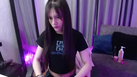 tiinajonus_ online show from April 15, 4:49 am