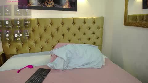 tiiny emilly online show from November 18, 8:01 pm