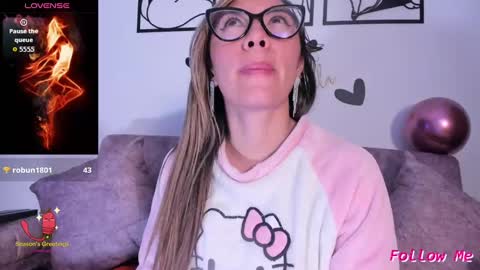 TILA TEQUILA online show from October 4, 4:27 pm