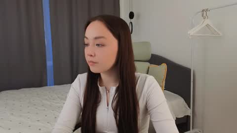 Mia online show from March 13, 1:47 pm