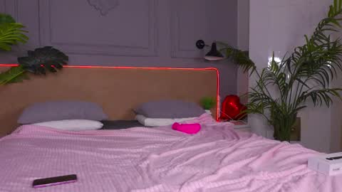 tinasiner online show from March 10, 7:07 pm