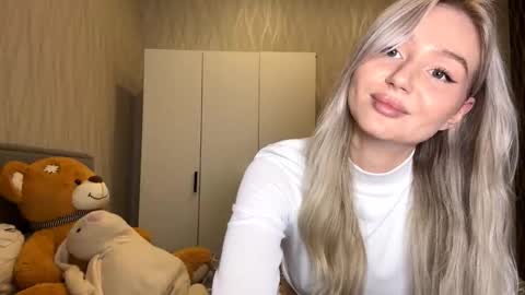 Crystalia online show from November 7, 3:25 pm