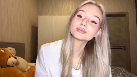 Crystalia online show from November 8, 4:43 pm