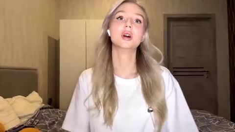 Crystalia online show from November 9, 4:54 pm