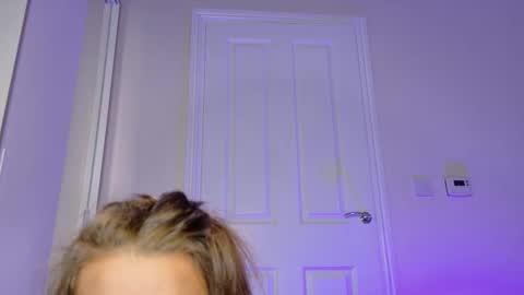 tinkerbell822 online show from January 10, 9:15 am