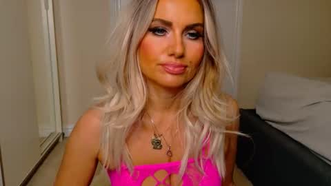 tinkerbell822 online show from November 22, 11:08 am