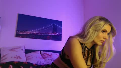 tinkerbell822 online show from March 10, 10:18 am