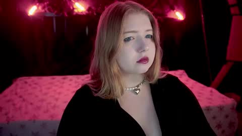 TinkerrBelll online show from January 11, 8:15 pm