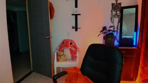 I AM BELLA  ----------- follow my  IG  TINNS 69 online show from October 9, 1:11 am