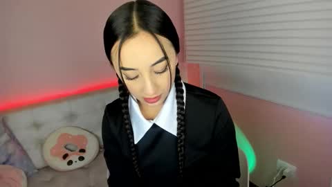 tiny_cora online show from November 17, 4:53 pm