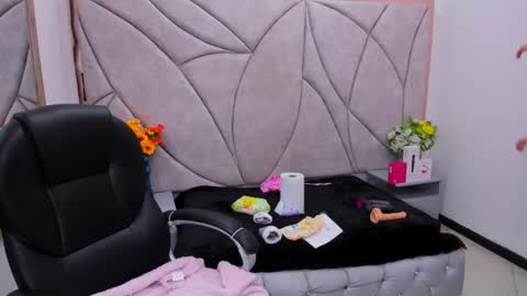 tiny online show from December 15, 5:03 am