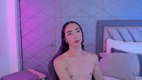 Thomm  Independent Model online show from July 19, 2:03 am