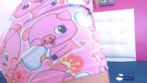 tiny_whore18 online show from December 2, 7:01 pm