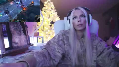 stage Kylie Sinner  brand CLITBAIT online show from January 7, 3:44 am