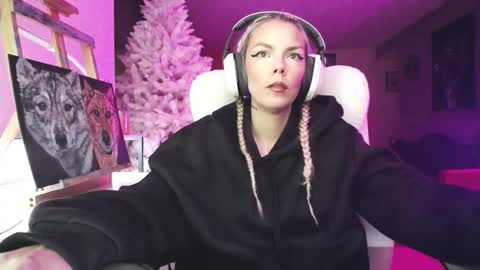 stage Kylie Sinner  brand CLITBAIT online show from November 10, 11:40 pm