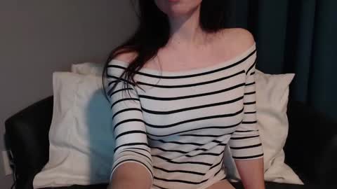 TinyyTina online show from December 2, 9:52 am