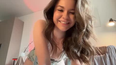 Alice  Alice -   online show from April 6, 3:02 pm