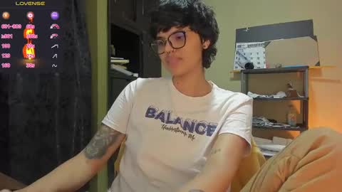 Snapshot of tokyo_uwu chatting on December 23, 5:39 am sofi 3 online show from December 23, 5:39 am