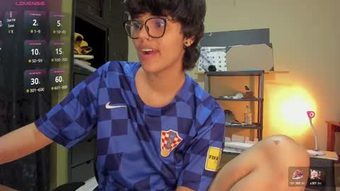 Snapshot of tokyo_uwu chatting on December 26, 8:28 am sofi 3 online show from December 26, 8:28 am