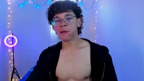 Tom Blue online show from April 2, 3:52 pm