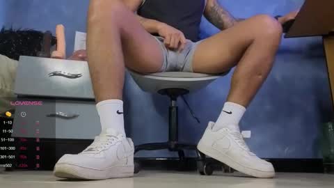 Tom online show from March 8, 8:02 pm