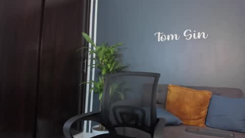 Tom Sin online show from December 31, 6:57 pm